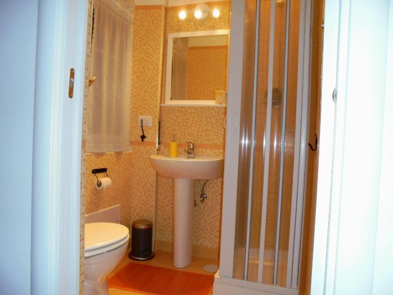 Double or Twin Room with Private Bathroom image 4