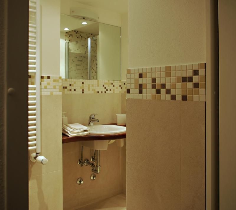 One-Bedroom Apartment image 4
