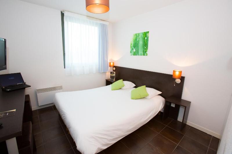 Studio (Double Bed) image 4