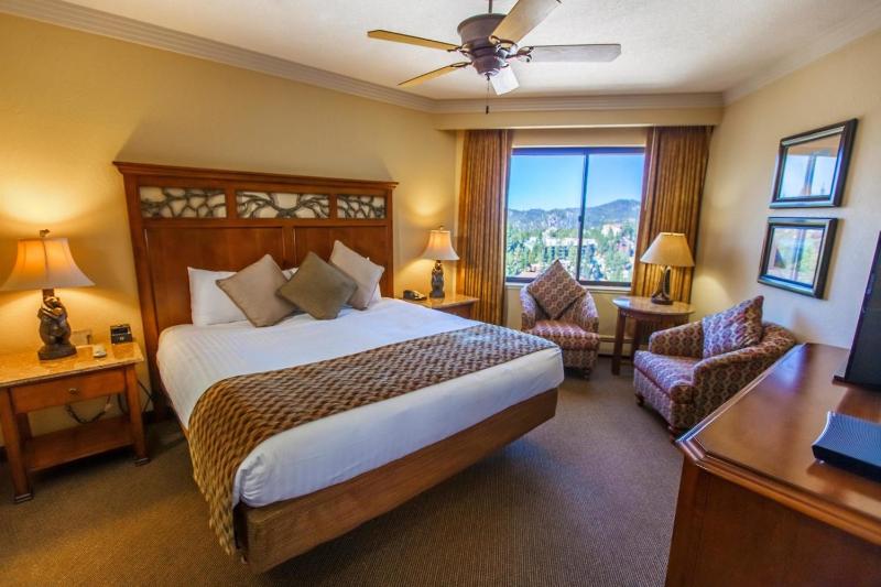 Tahoe King Suite image 4