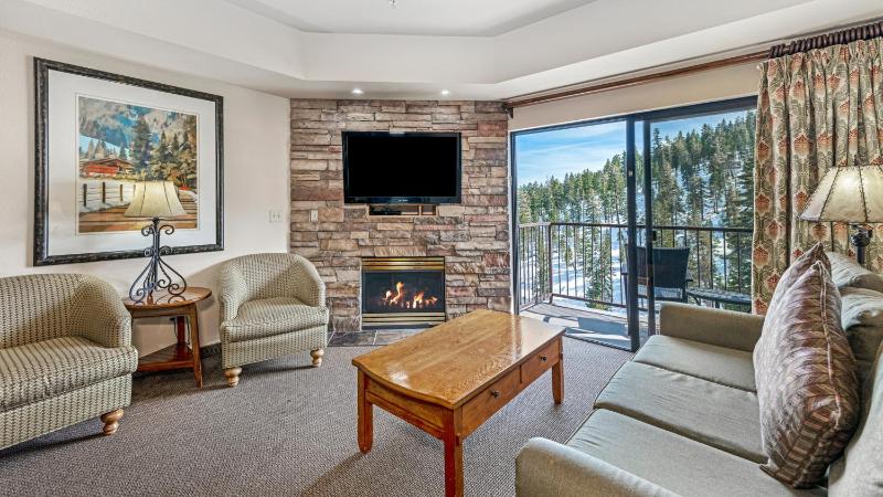 Crest Point One-Bedroom Villa with King Bed  image 4