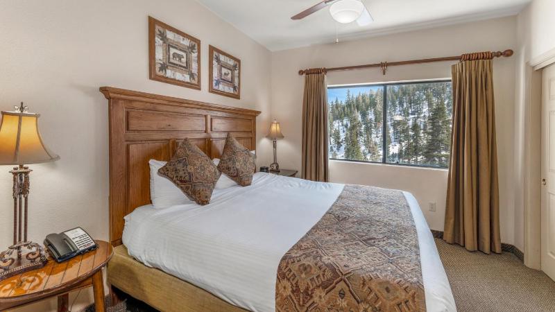 Crest Point One-Bedroom Villa with King Bed  image 2