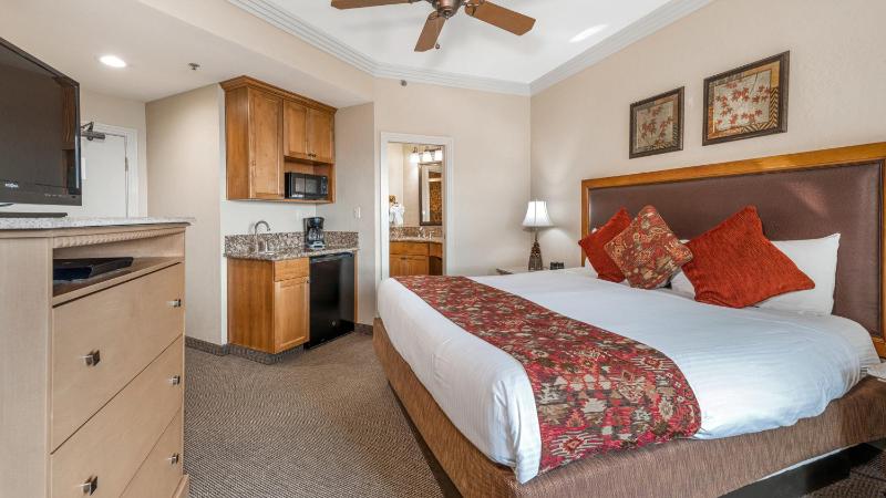 Tahoe King Suite image 2
