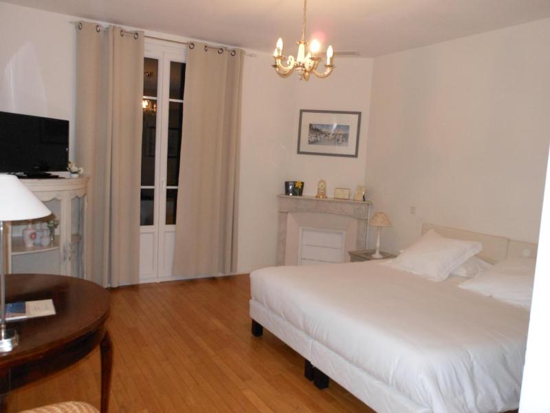Superior Double Room with Balcony image 2