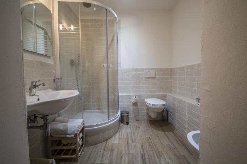 Double or Twin Room image 4