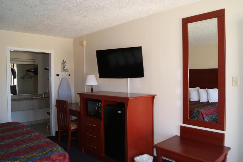 King Room - Non-Smoking image 2