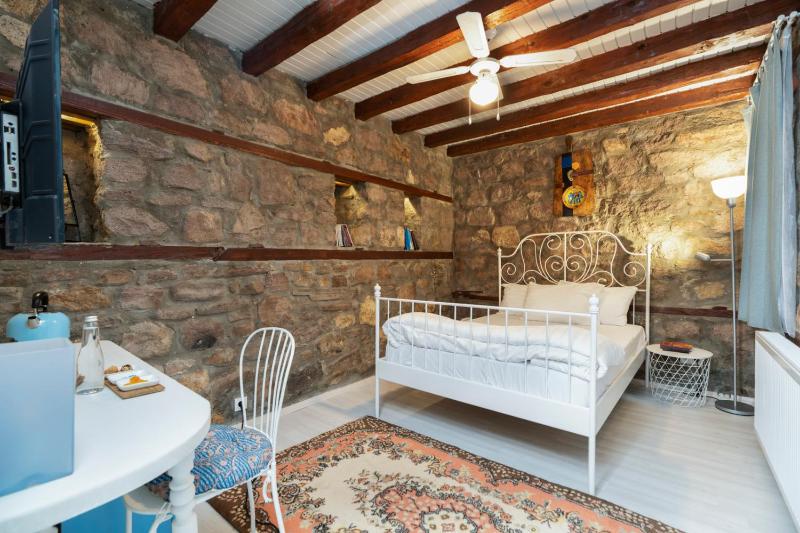 Double Room with Garden View image 4