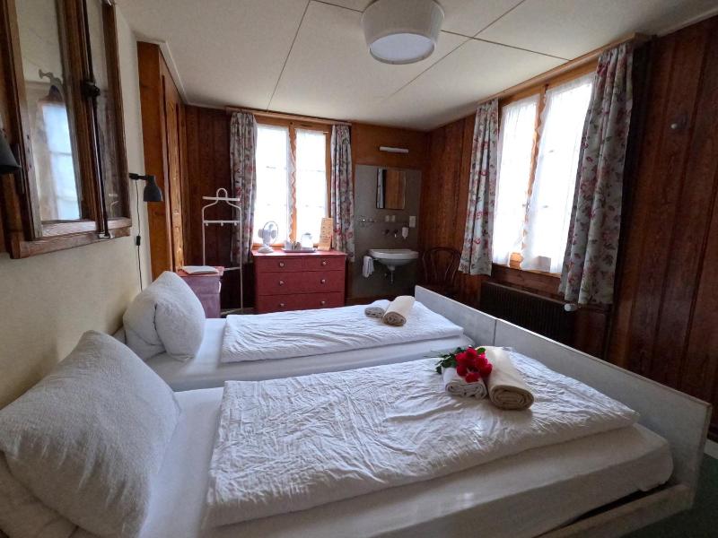 Twin Room with Shared Bathroom image 4
