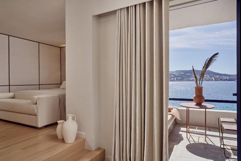 Superior Room Sea Front image 3