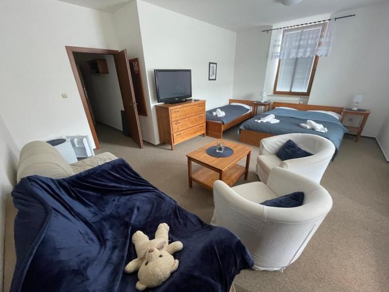 Triple Room with Bathroom image 4