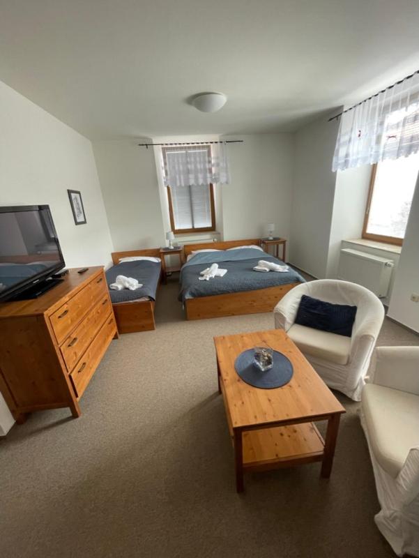 Triple Room with Bathroom image 1