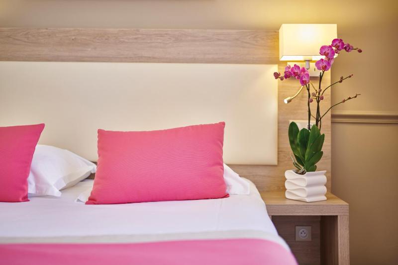 Privilege Double Room Sea View image 4