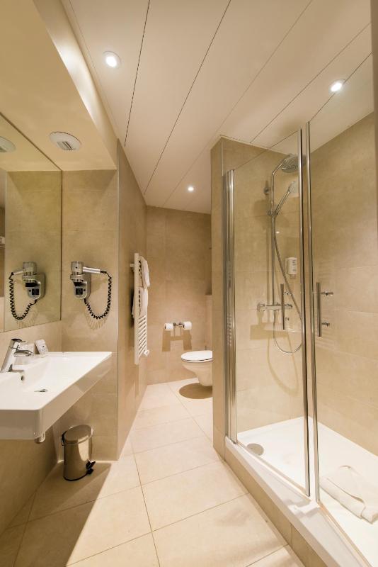 Double Room with Terrace image 4