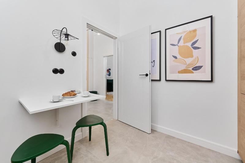 The Market Square Siedmiu Elektorów Apartment by Noclegi Renters - image 14