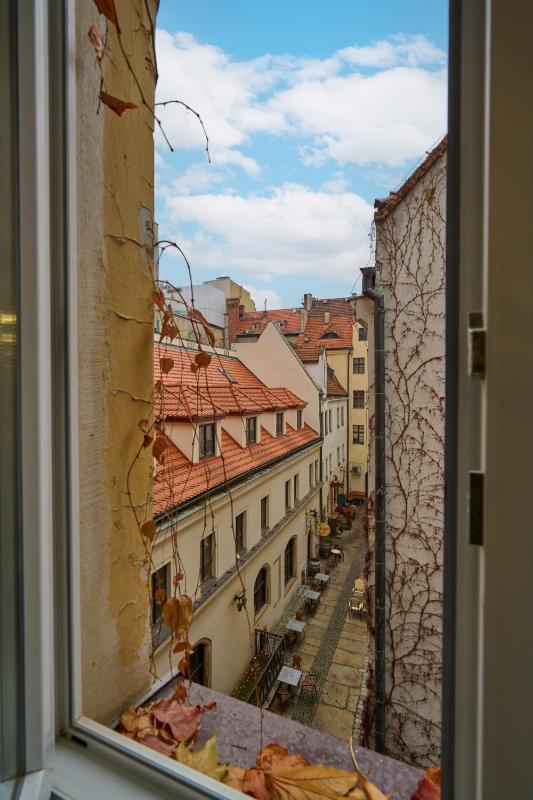 The Market Square Siedmiu Elektorów Apartment by Noclegi Renters - image 2