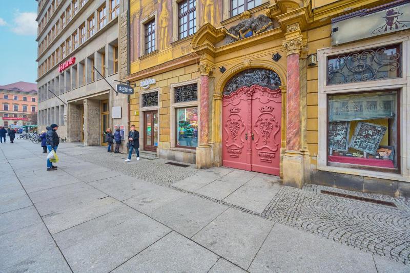 The Market Square Siedmiu Elektorów Apartment by Noclegi Renters - image 15