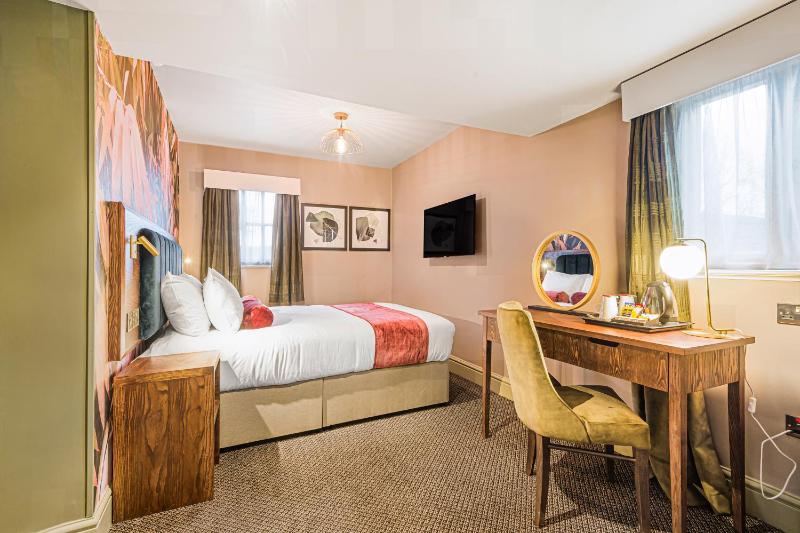Small Double Room image 3