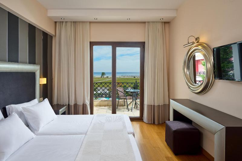 Double Room with Sea View image 1