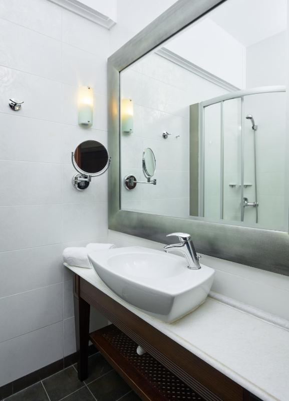 Double Room with Sea View image 2
