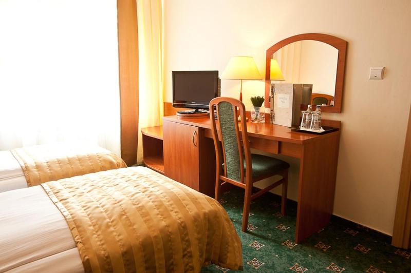 Standard Double or Twin Room image 3