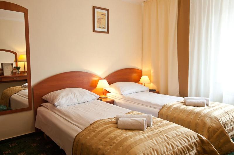 Standard Double or Twin Room image 4