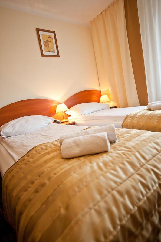 Standard Double or Twin Room image 4
