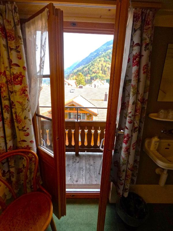Twin Room with Shared Bathroom image 4