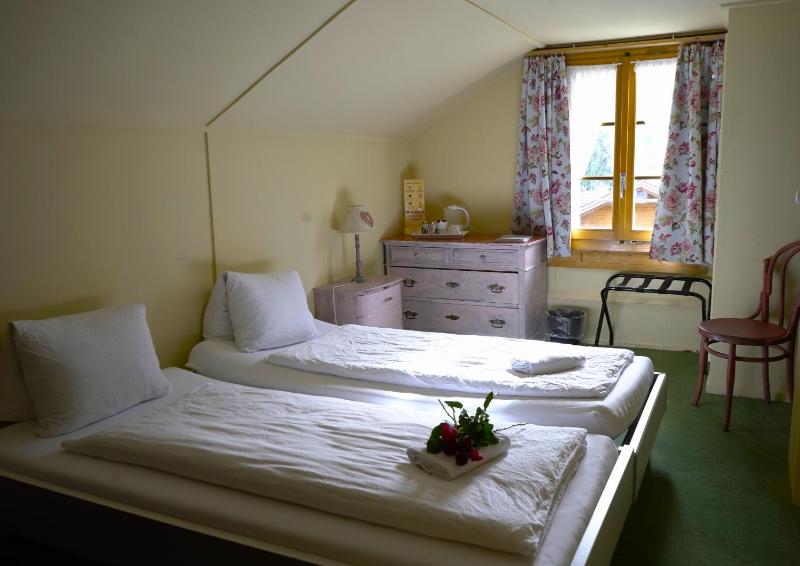 Twin Room with Shared Bathroom image 1