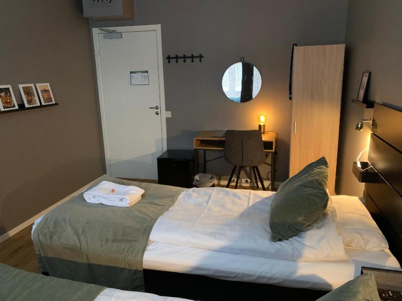 Twin Room with Shared Bathroom image 4
