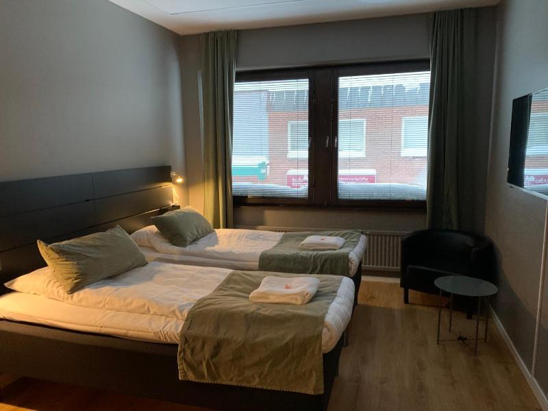 Twin Room with Shared Bathroom image 3
