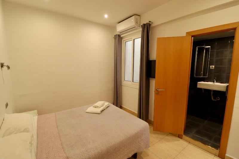 Double Room image 3