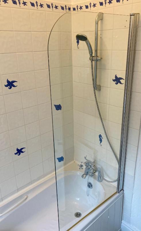 Single Room with Private Bathroom image 3