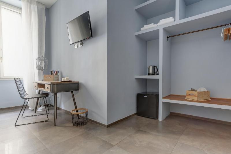 Triple Room with Private Bathroom image 3