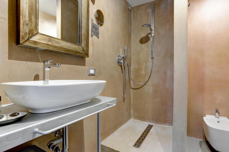 Quadruple Room with Private Bathroom image 2