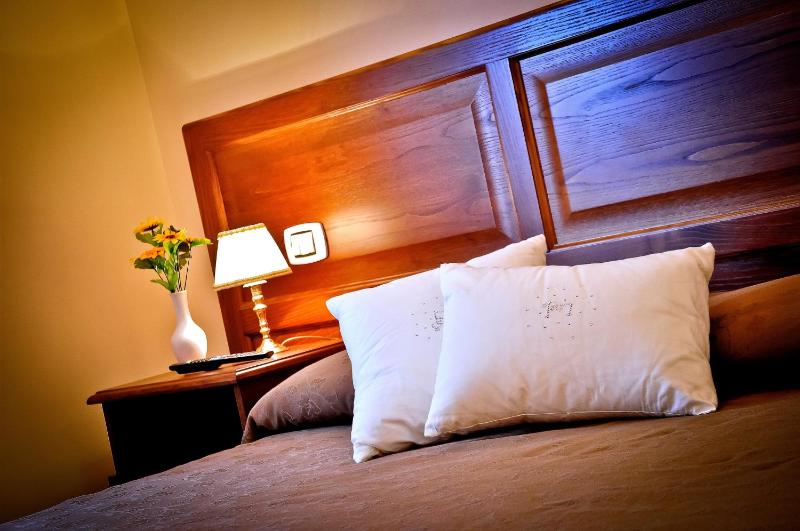 Double or Twin Room image 2