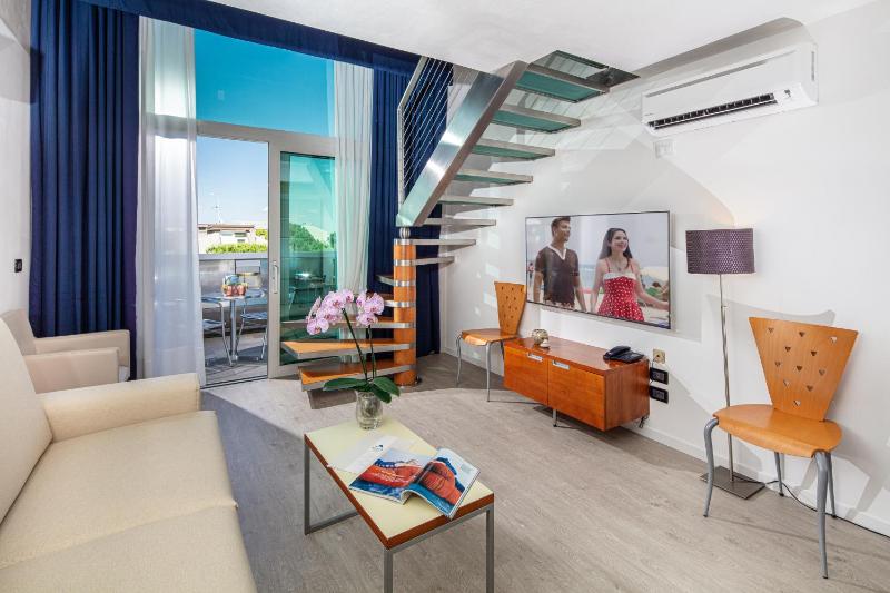 Suite (4 Adults) image 3