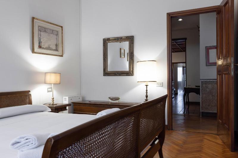 Palazzo Cecchi Florentine Apartment - image 5