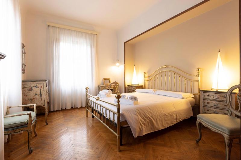 Palazzo Cecchi Florentine Apartment - image 4