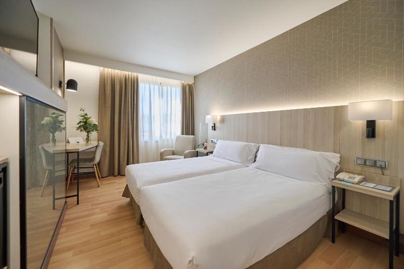 Double or Twin Room image 3
