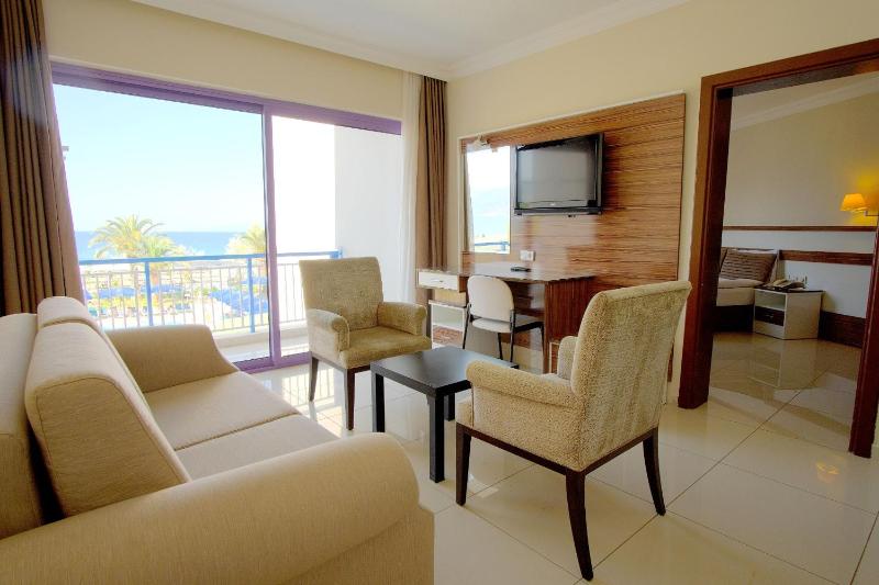 Family Room with Sea View image 1