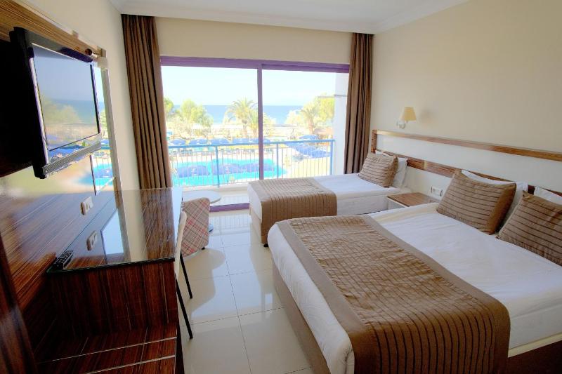 Deluxe Double or Twin Room with Sea View image 1