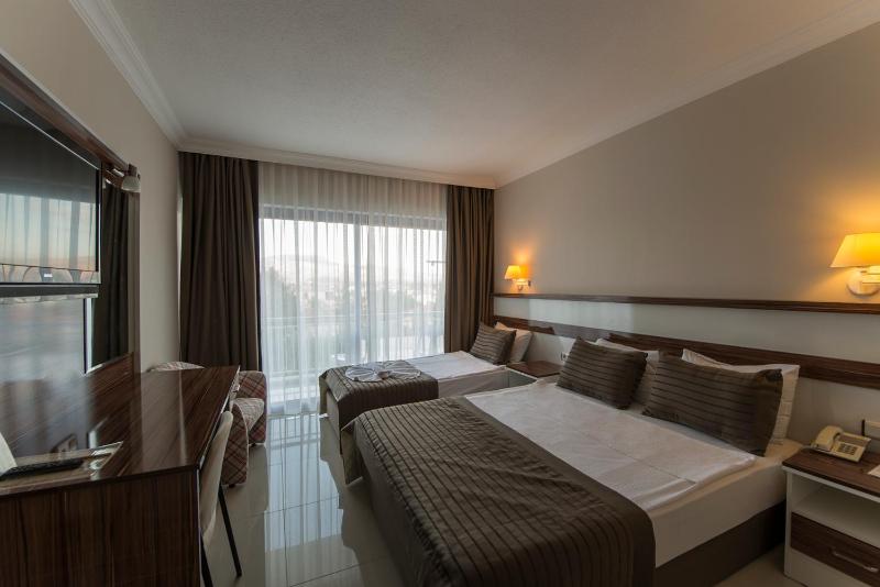 Deluxe Double or Twin Room with Garden View image 1