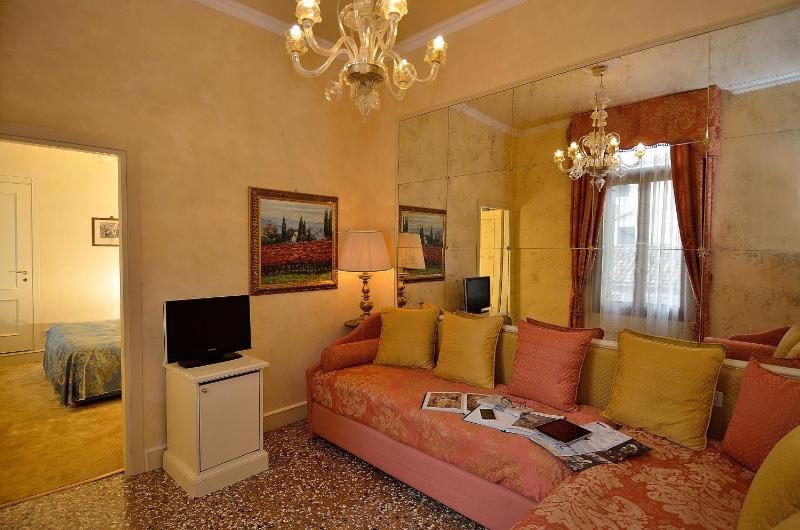 Two-Bedroom King Suite image 3