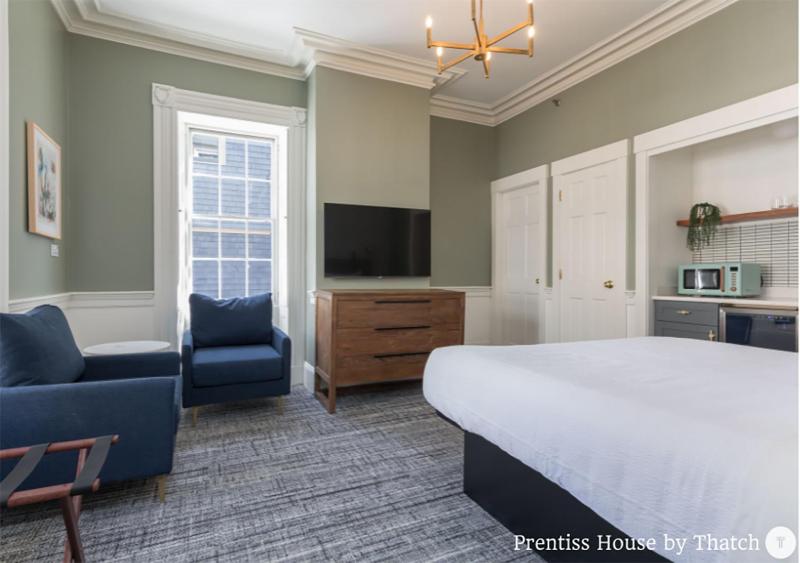 Deluxe Suite image 3
