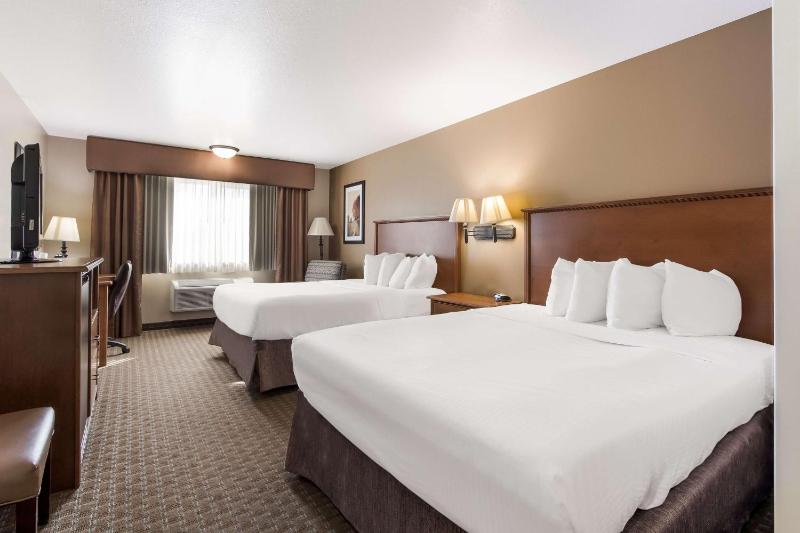 Queen Room with Two Queen Beds - Non-Smoking image 4