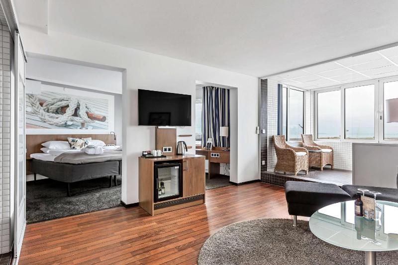 Queen Suite with Sea View image 1