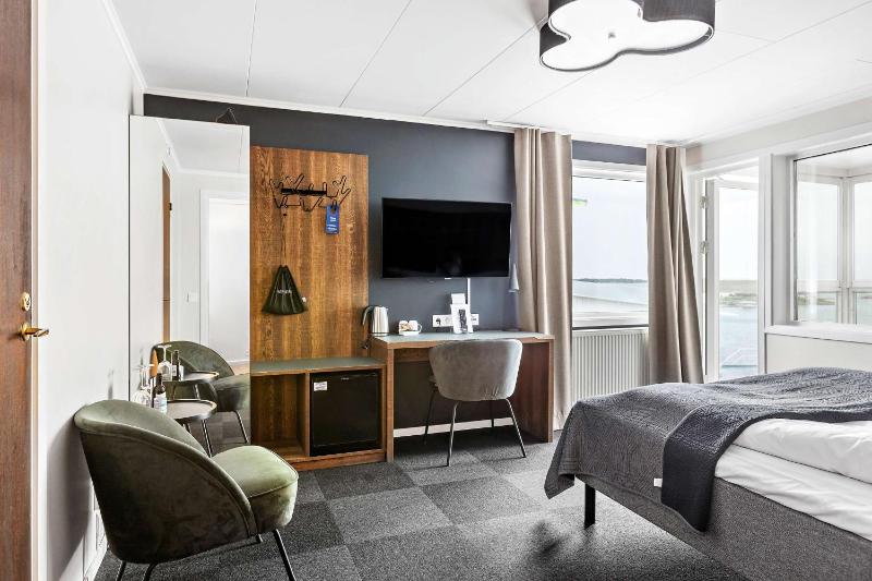 Queen Room with Sea View image 4