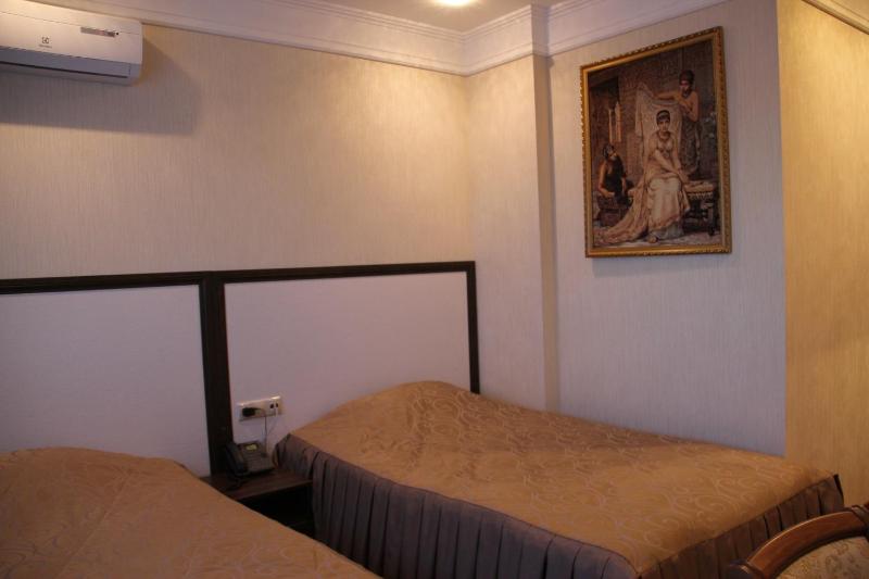 Comfort Twin Room image 2