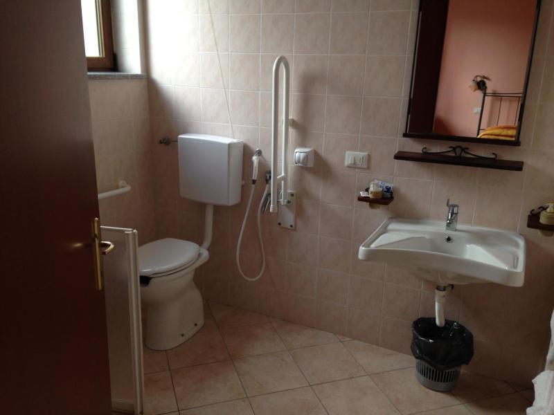 Double Room image 4