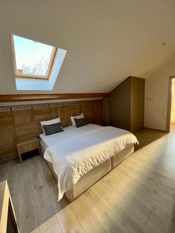 Economy Double Room image 4